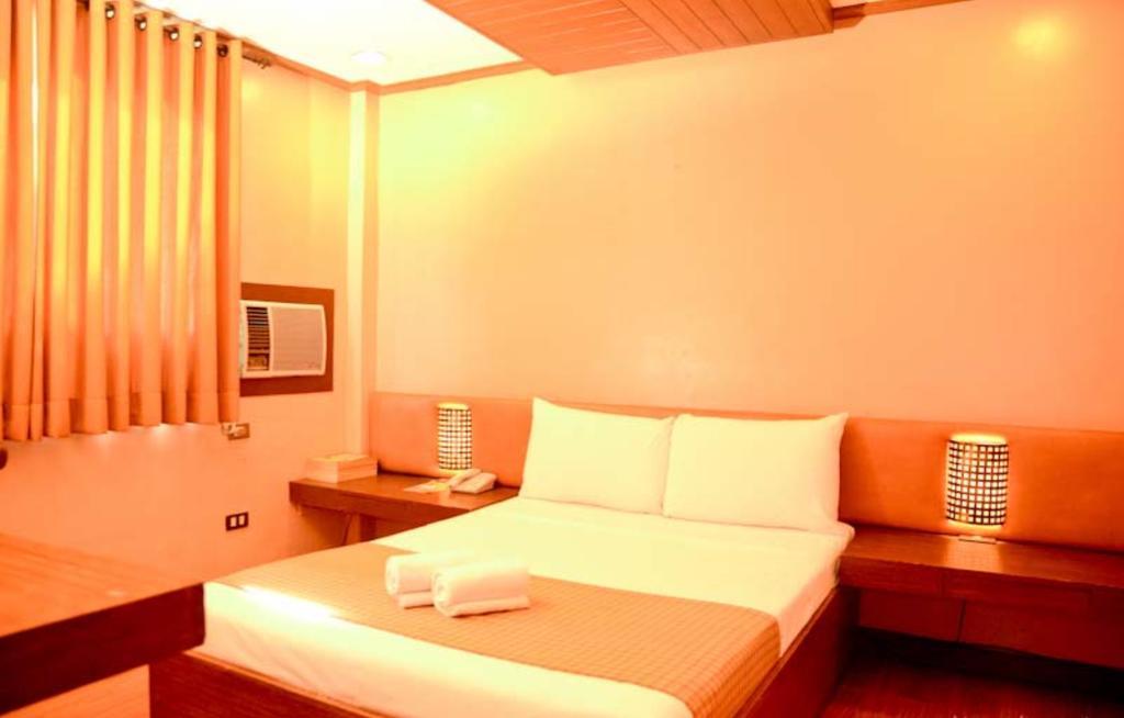 The Orange Place Hotel - San Juan Manila Bilik gambar